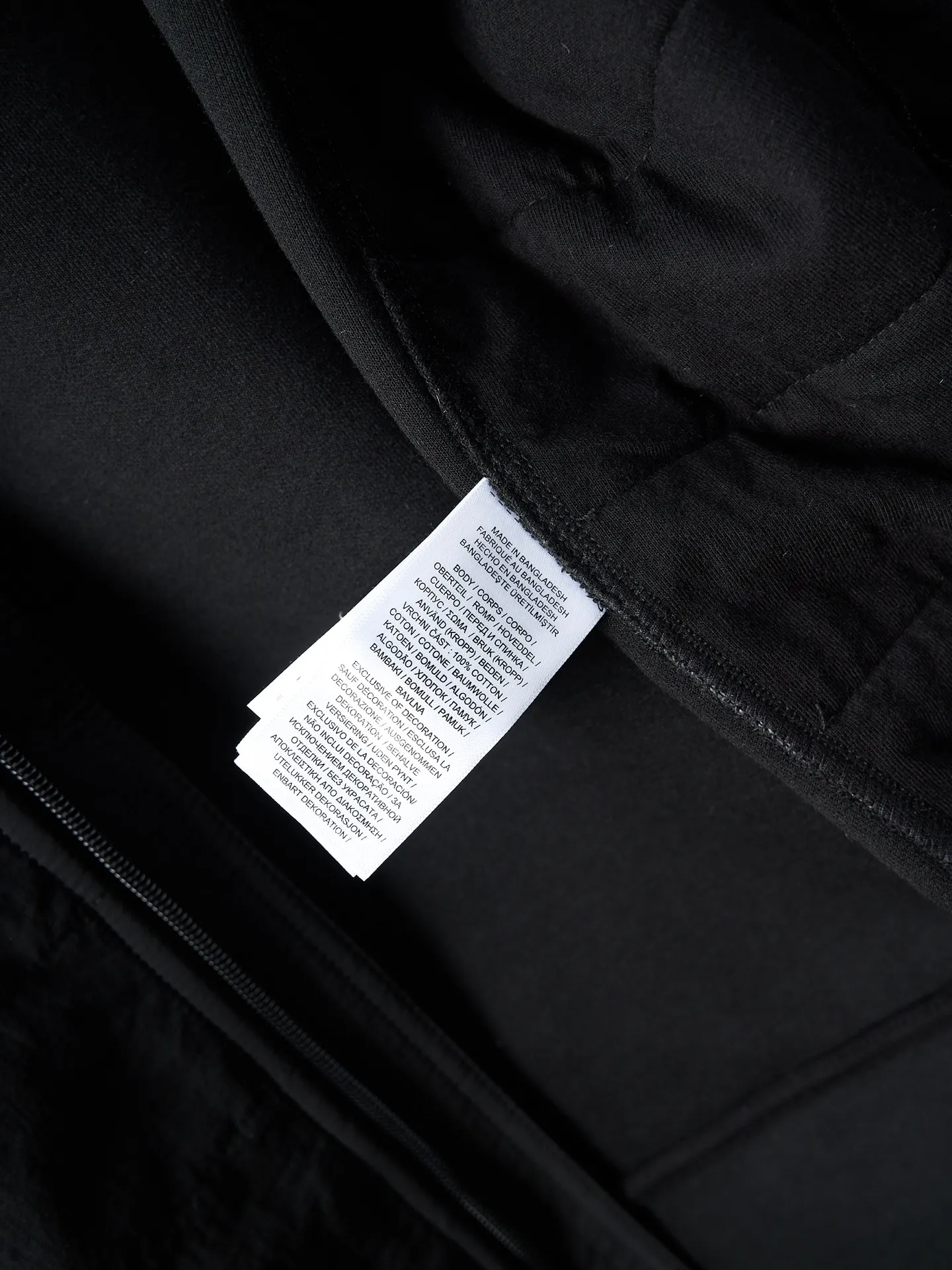 P500 Actual auction】Ralph Lauren/Ralph Lauren embroidered pony logo zipper baseball collar cotton jacket [Ready stock] S M L The hidden pocket on the left sleeve is hidden in the shape. The collar chain linkage layered design is effortlessly advanced. The golden ratio of lightness and warmth. Warm but not heavy. Heavy but not stiff. Uses imported machine embroidery technology. Uses advanced computer control systems and precision mechanical components to realize the iconic pony embroidery operation. High precision. The lines are smooth and delicate. Needle and shuttle splicing technology can make full use of the respective advantages of knitted fabrics and woven fabrics. By choosing the appropriate sewing process and stitches, the splicing parts can be ensured to be strong and beautiful. Template machine bag opening. The preset template guides the position, shape and size of the bag opening. The accuracy ensures the quality of the bag opening effect and the loose version.
